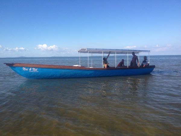 CANOA EM FIBRA DE VIDRO 9,60 METROS